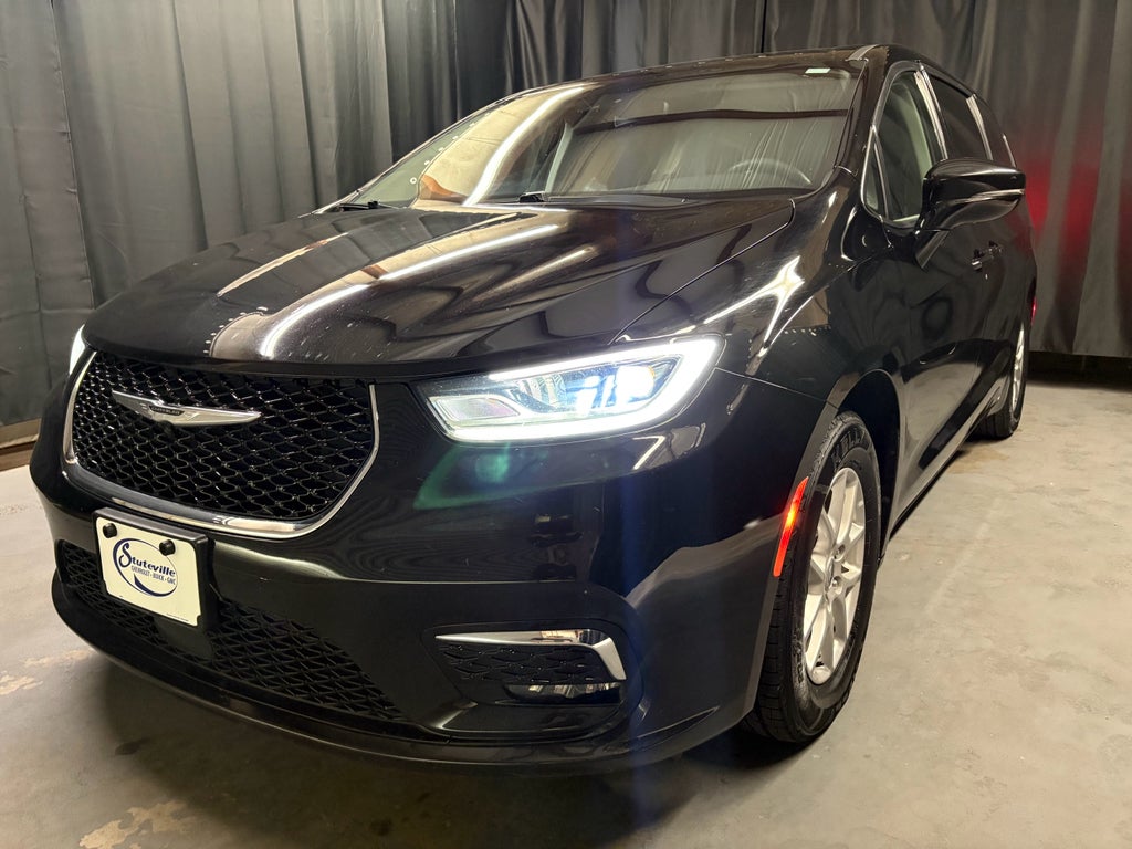 2024 Chrysler Pacifica Touring L in Diamond Black C — front three-quarter view