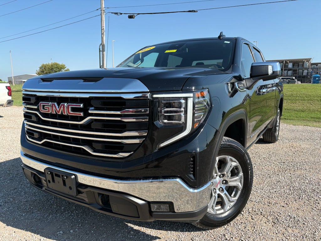 2025 GMC Sierra 1500 SLT in Onyx Black — front three-quarter view