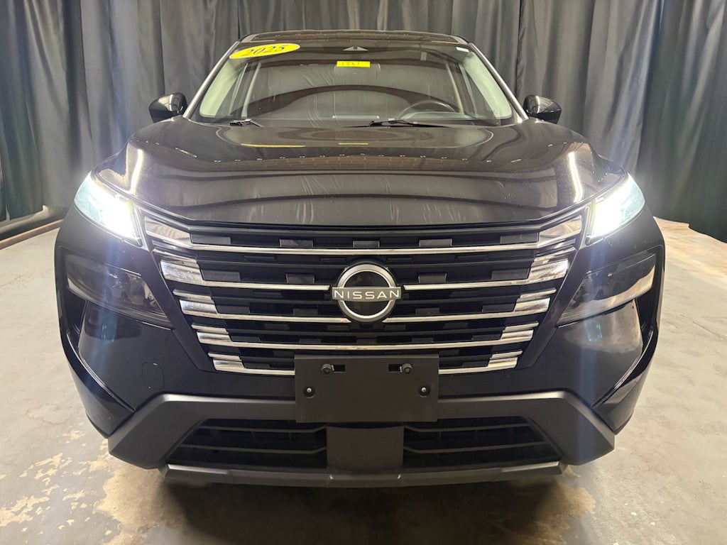 2025 Nissan Rogue — side profile view